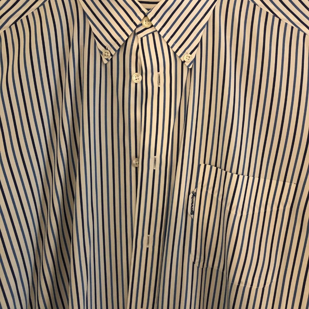 Facconable white Shirt w/Blue Stripe & name on Pocket Large